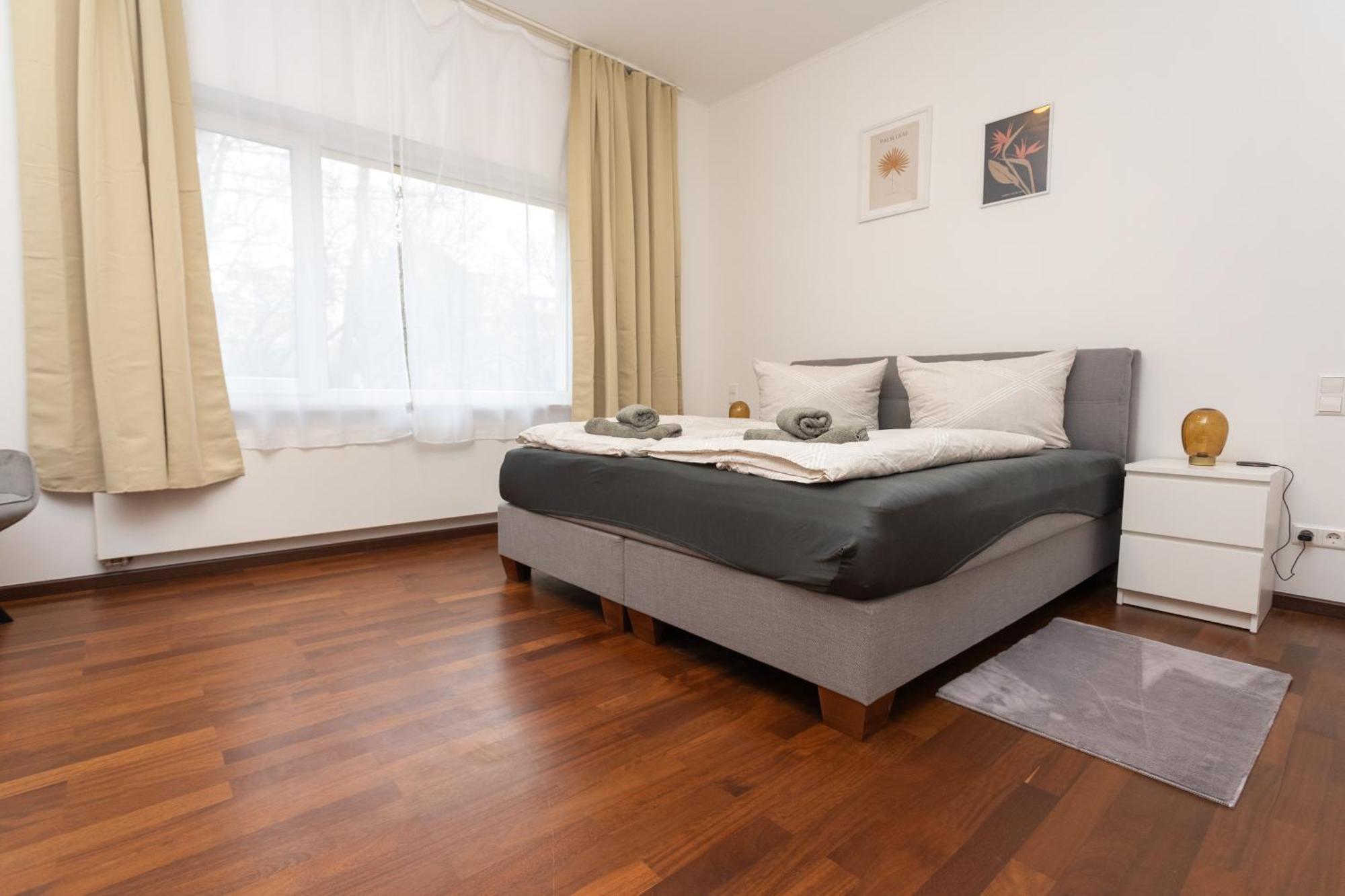 Stadthaus Mit 2 Schlafzimmern & Wohnzimmer Mit Kamin - Kostenloser Privat-Parkplatz Auf Dem Grundstueck Leipzig Exterior photo