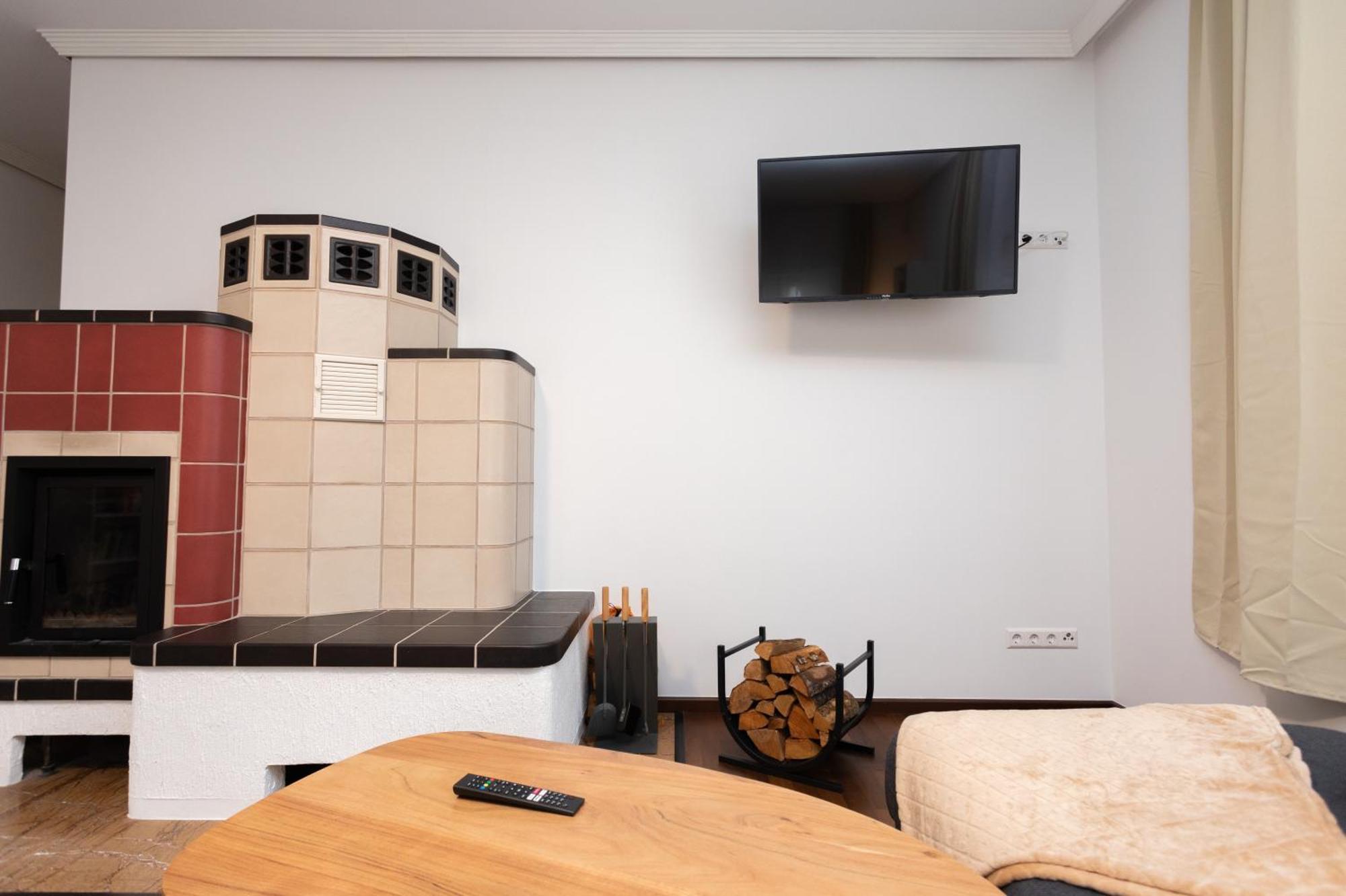 Stadthaus Mit 2 Schlafzimmern & Wohnzimmer Mit Kamin - Kostenloser Privat-Parkplatz Auf Dem Grundstueck Leipzig Exterior photo